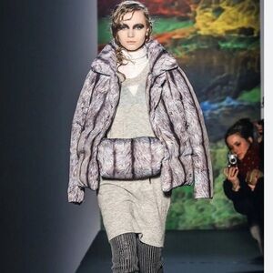 MM6 MAISON MARTIN MARGIELA Silver Fox Fur Print Puffer Jacket in Sz 38